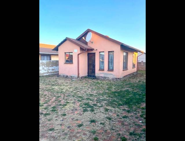 2 BEDROOM HOUSE FOR SALE IN LAKESIDE